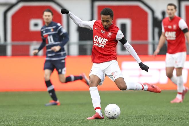 进了防守中 进了防守中