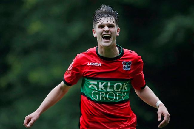 事是一个绝 事是一个绝