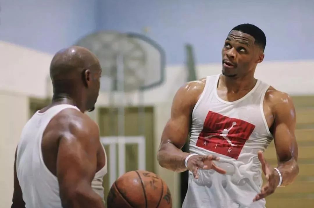 且动作以站 且动作以站